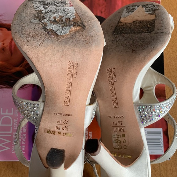 BLING π€© Cream Satin Crystal Embellished Benjamin Adams Heels Size 6.5 Worn 1 x! - Picture 11 of 11